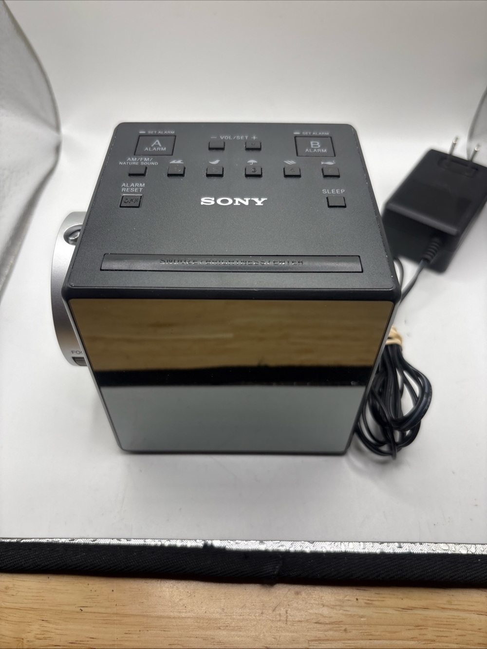 Sony ICF-C1PJ Dual Alarm Projection Nature Sounds AM/FM Clock Radio with Antenna